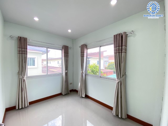 *****ทาวน์เฮ้าส์มือสอง โครงการ บัวทองธานี พาร์ควิลล์ 12 กาญจนาภิเษก หลังมุม! บนเนื้อที่ 28 ตร.ว. ฟังก์ชัน 3 ห้องนอน 2 ห้องน้ำ 1 ที่จอดรถ แถมฟรี! เครื่องปรับอากาศ เครื่องทำน้ำอุ่น ไม่เคยเข้าอยู่ ใกล้เซ็นทรัลเวสต์เกต เพียง 5 นาทีก็ถึงรถไฟฟ้าสายสีม่วง "สถานีบางพลู"